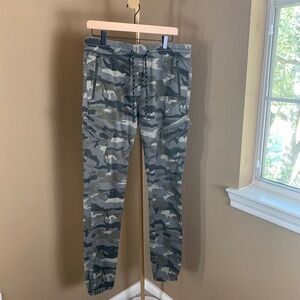 Broken Threads 1975 Camo Cargo Jogger Pants Medium Gray Camouflage Zip Pocket